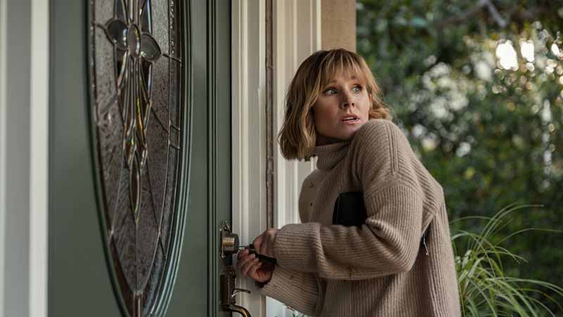Kristen Bell ในซีรีส์ The Woman in the House Across the Street from the Girl in the Window